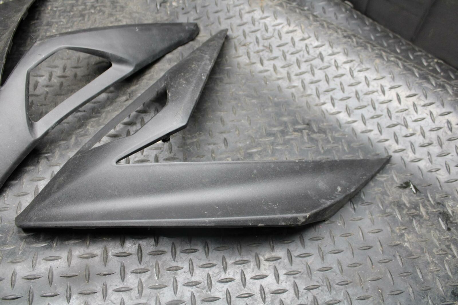 17 KAWASAKI NINJA 300 LEFT RIGHT MID UPPER SIDE FAIRING COWL PLASTIC SET BB215