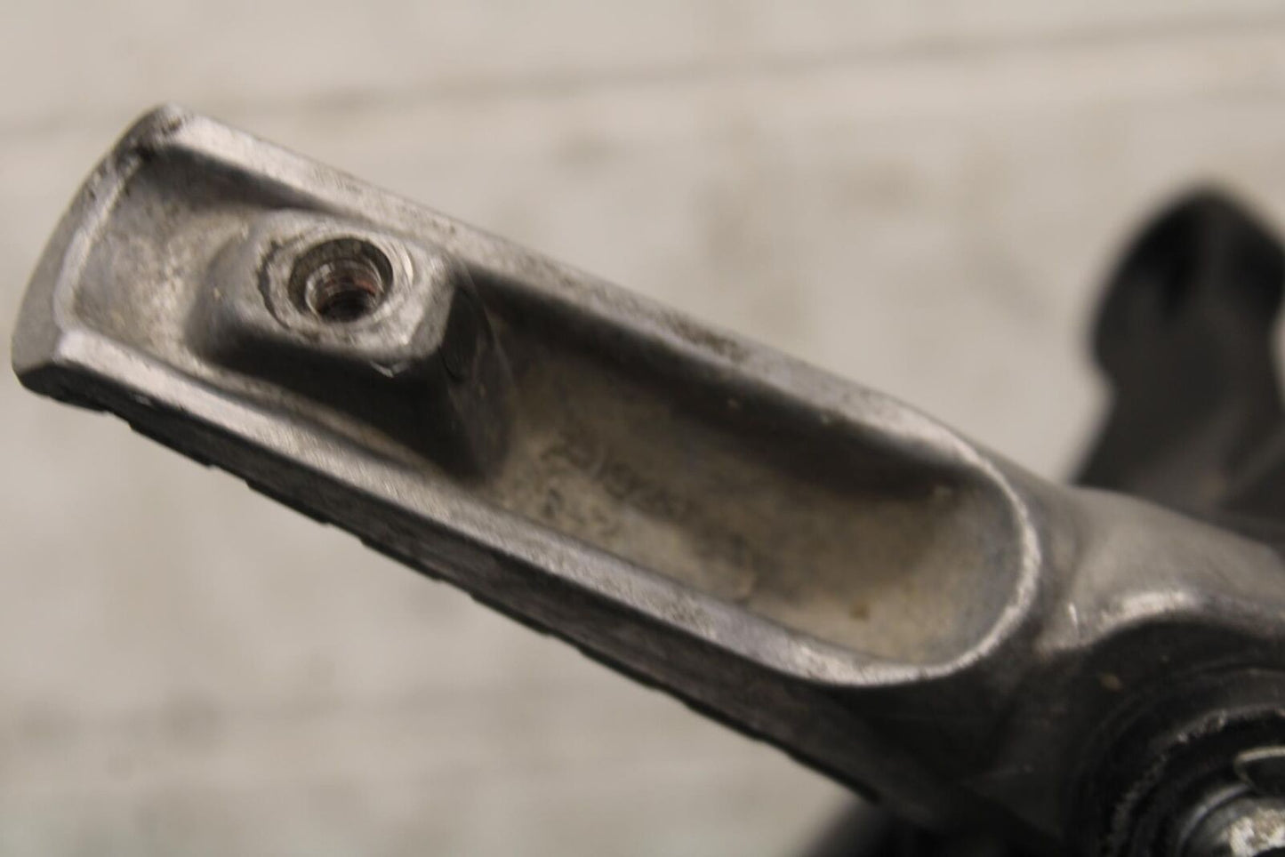 2000 Kawasaki Ninja ZX12R ZX1200A RIGHT REARSETDRIVER FOOT PEG REST  BB565