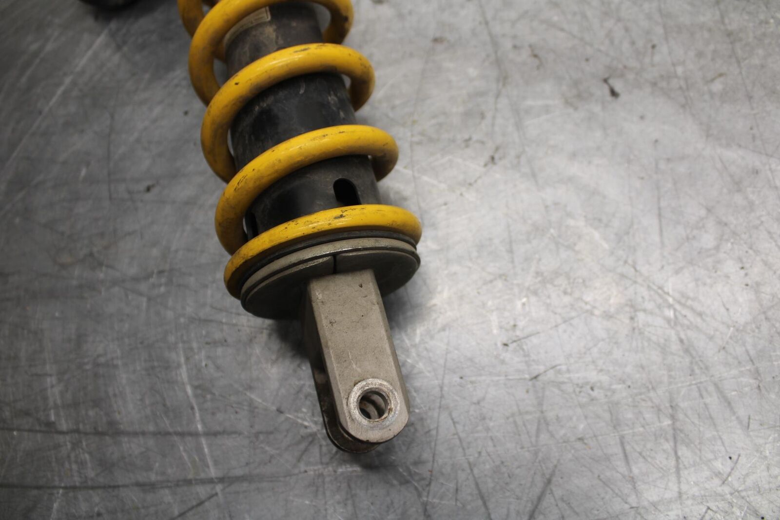 2006 Suzuki GSXR600 REAR BACK SHOCK ABSORBER SUSPENSION 62100-01H00-163 BB245 B