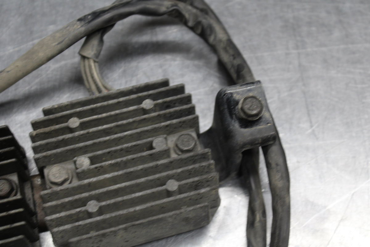 04 KAWASAKI VULCAN 1500 RECTIFIER VOLTAGE REGULATOR SET PAIR BB762