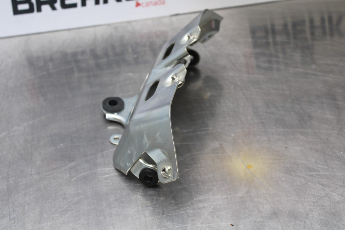 08-10 SUZUKI GSXR 600 FRONT GAS TANK FAIRING COWL COVER MOUNT BRACKET BB202