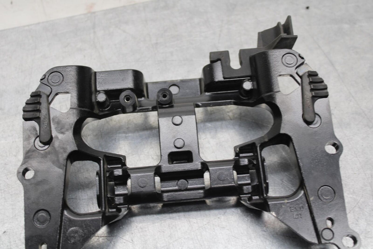 20-21 YAMAHA XSR900 GAS TANK FUEL CELL PETROL RESERVOIR BRACKET  BB599