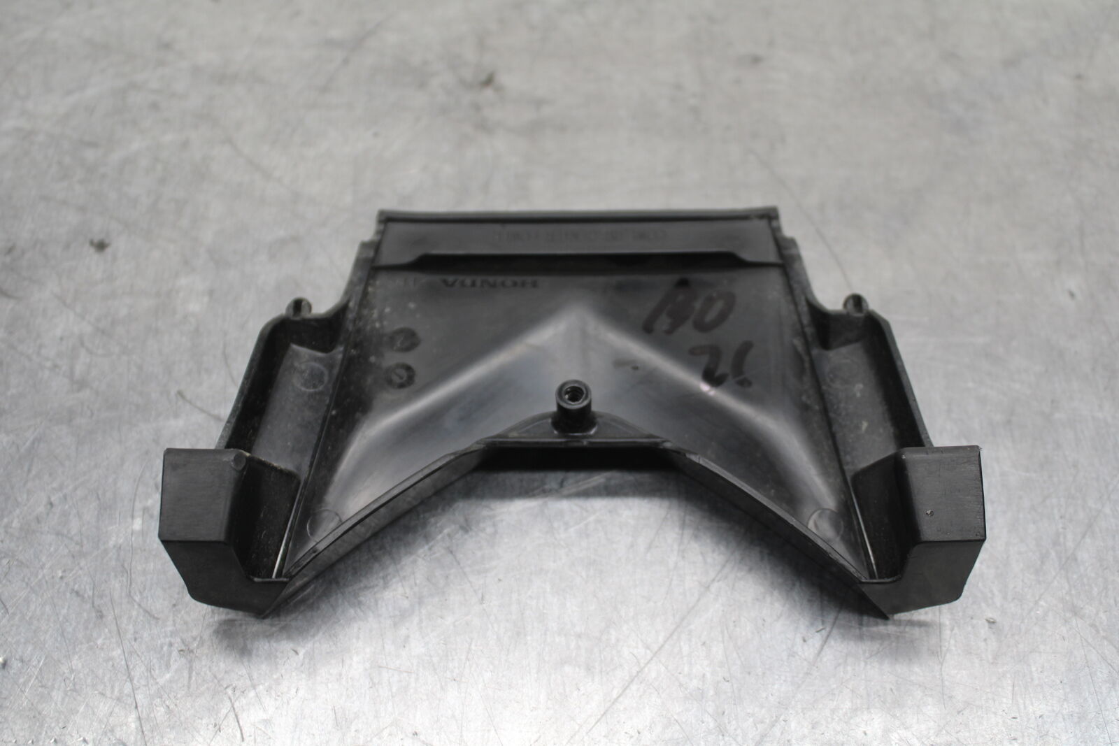 15-16 HONDA CB300F CENTER REAR BACK TAIL FAIRING COVER TRIM COWL BB740