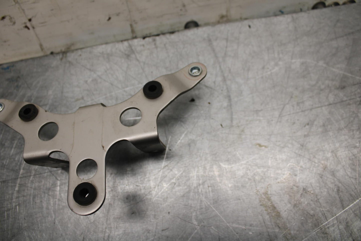 07-08 KAWASAKI CONCOURS 1400 ABS GAUGES STAY BRACKET BB449