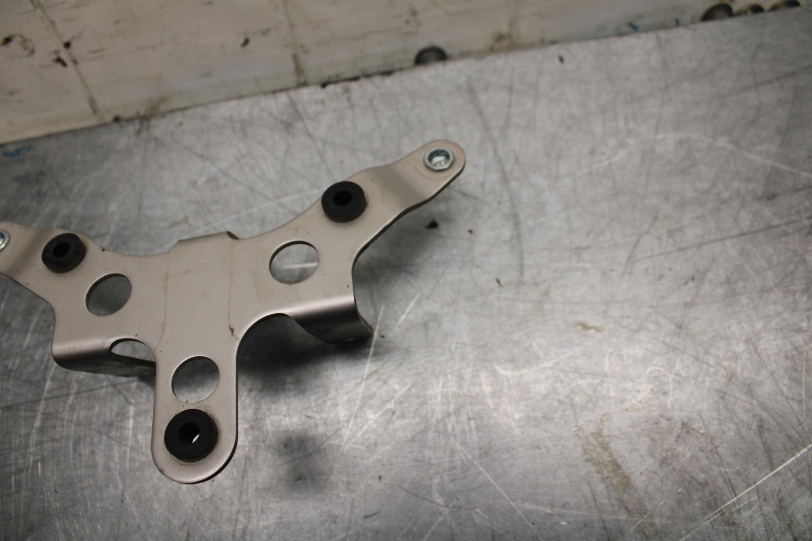 07-08 KAWASAKI CONCOURS 1400 ABS GAUGES STAY BRACKET BB449