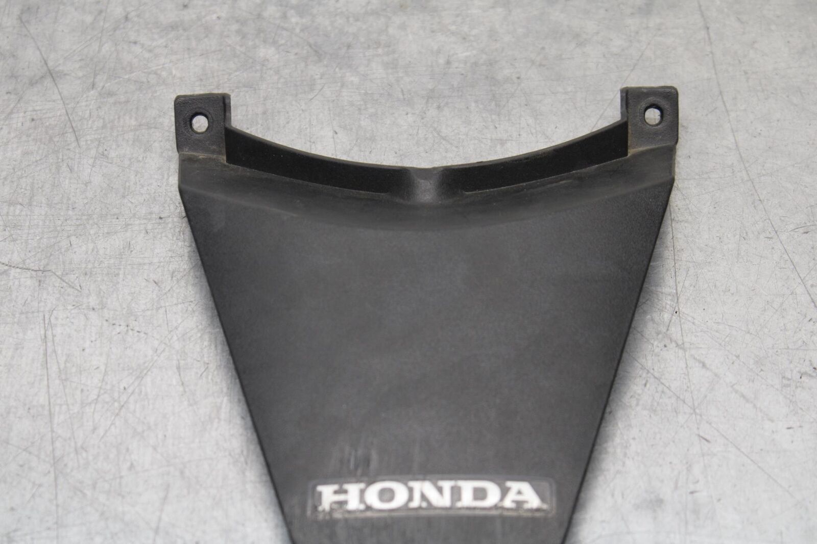 11-19 HONDA CBR125R CENTER REAR BACK TAIL FAIRING COVER TRIM COWL BB105