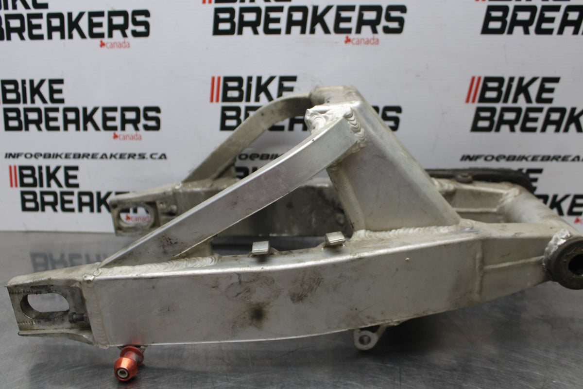 00 SUZUKI GSXR750 REAR SWINGARM BACK SUSPENSION SWING ARM BB820
