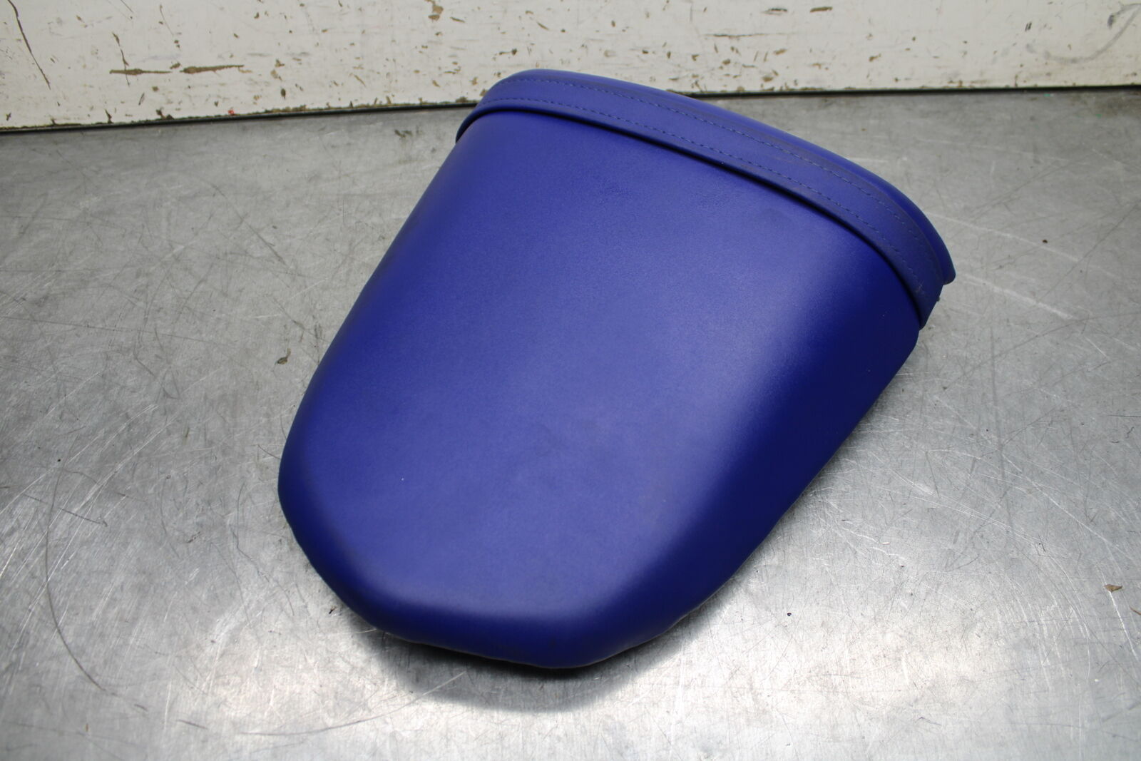 05-06 SUZUKI GSXR1000 REAR BACK PASSENGER TANDEM SEAT PAD SADDLE PILLION BB172