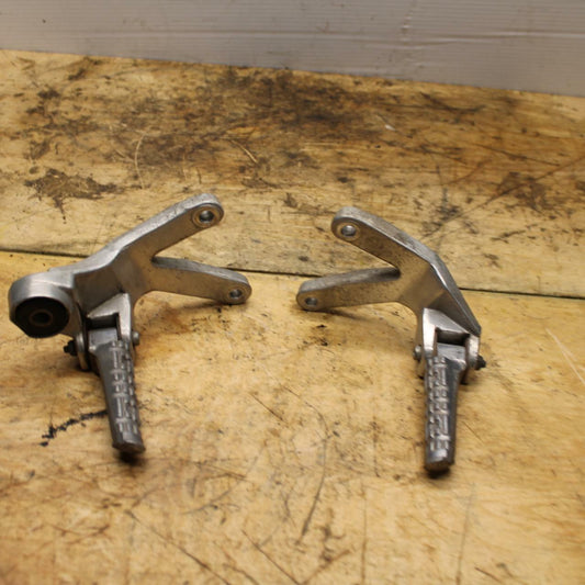 91-93 YAMAHA FZR1000 REAR BACK PASSENGER PEG SET PAIR BB339