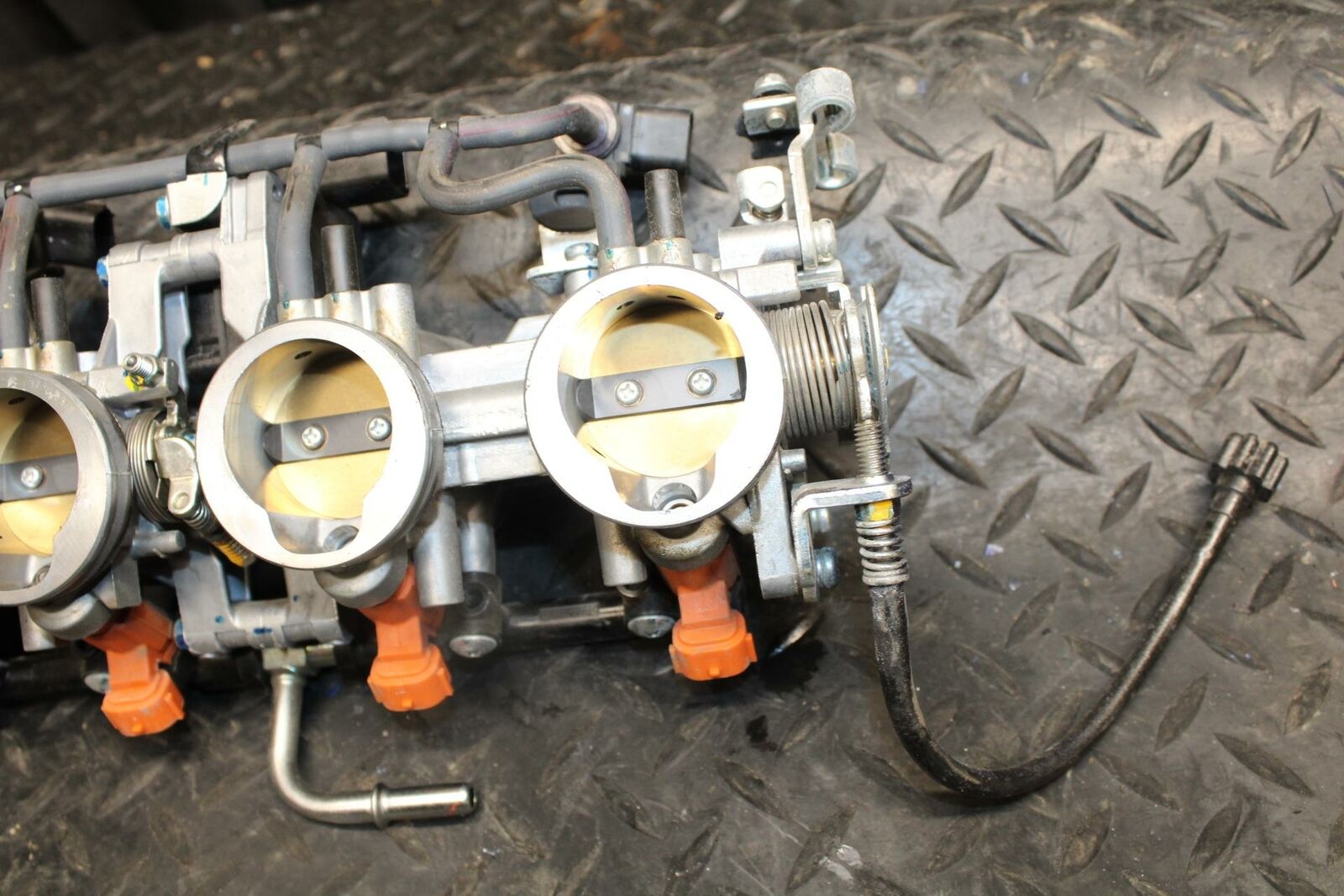 13-18 KAWASAKI NINJA ZX6R MAIN FUEL INJECTORS / THROTTLE BODIES BB203