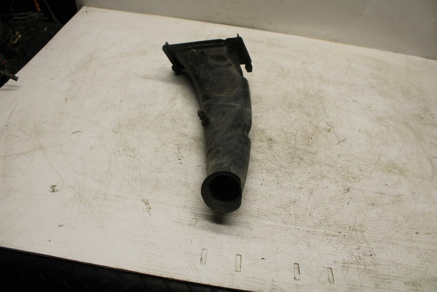 07-13 BMW R1200GS ADVENTURE LEFT RAM AIR INTAKE DUCT TUBE BB368