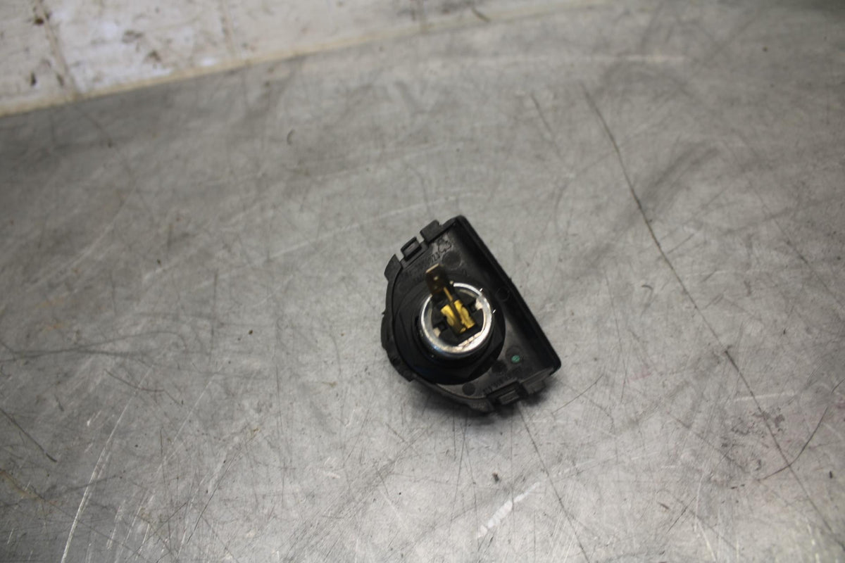 22 KTM 890 ADVENTURE   AUX POWER PLUG BB514