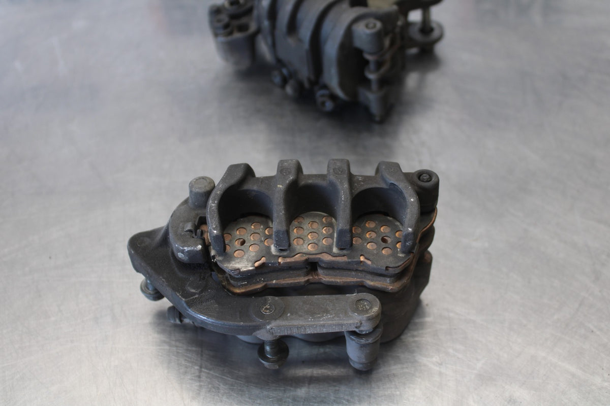 06-07 HONDA INTERCEPTOR 800 VFR800 RIGHT LEFT FRONT BRAKE CALIPER SET PAIR BB917