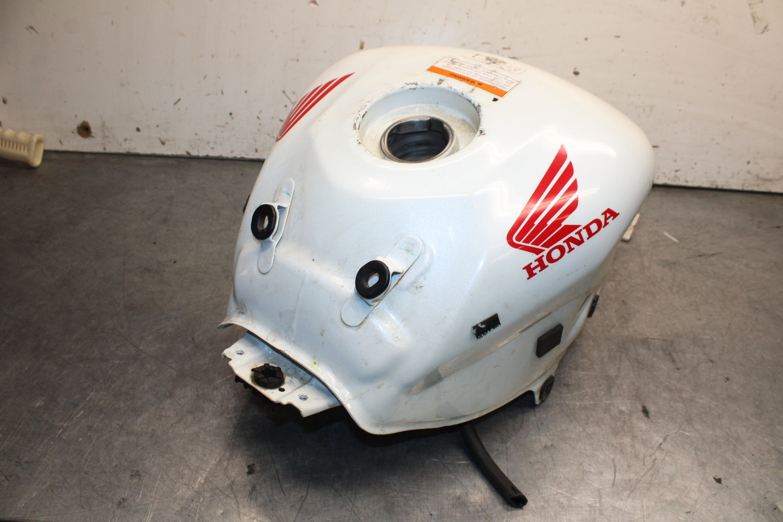 15-16 HONDA CB300F GAS TANK FUEL CELL PETROL RESERVOIR BB740