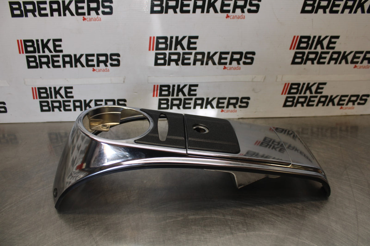 05-09 SUZUKI BOULEVARD C90 GAS TANK CAP COVER TRIM PANELCOWL FAIRING BB918