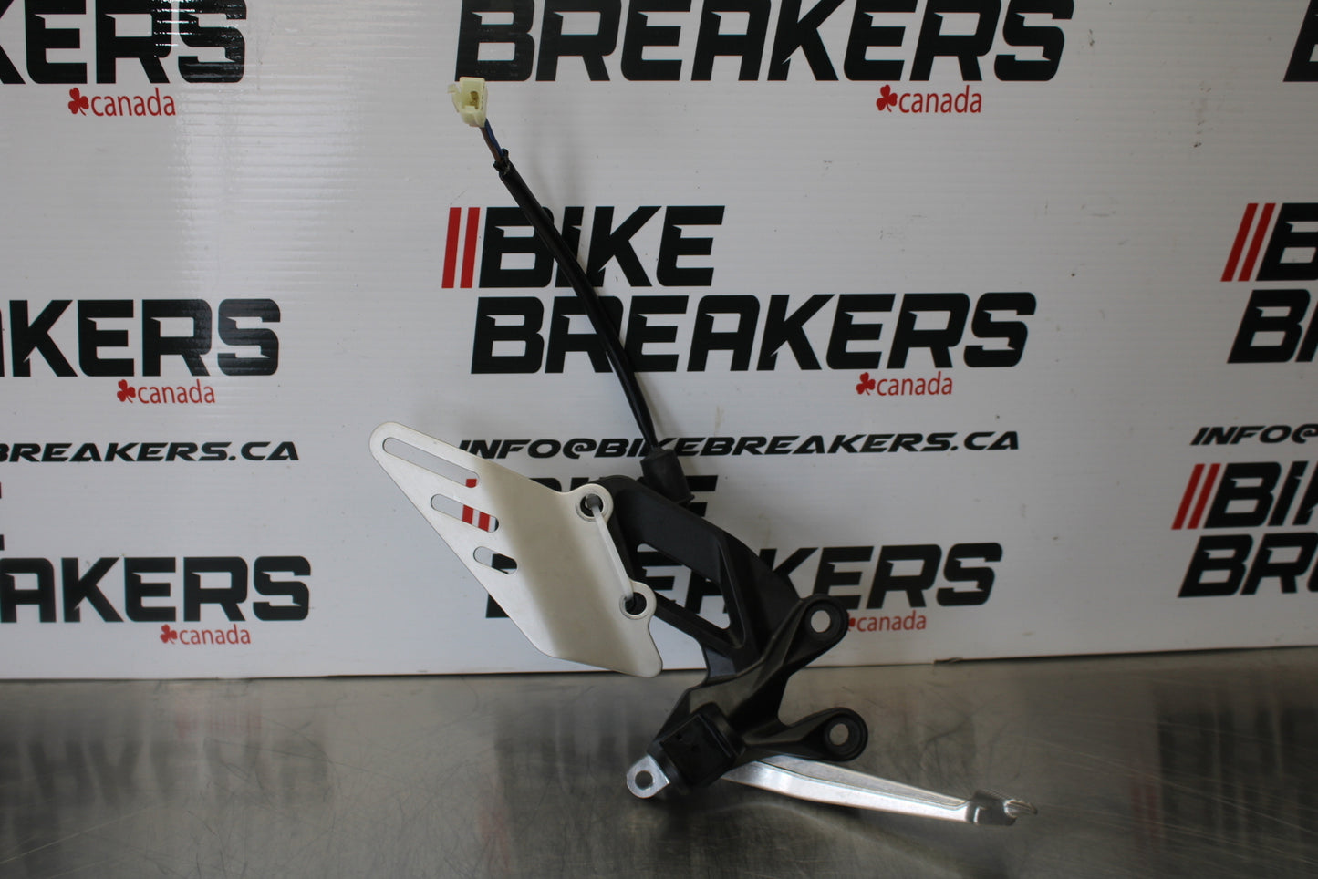 23-24 KAWASAKI NINJA ZX14R RIGHT REARSET REAR SET DRIVER FOOT PEG STOP BB169