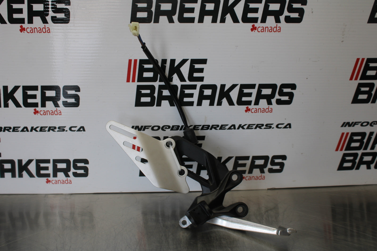 23-24 KAWASAKI NINJA ZX14R RIGHT REARSET REAR SET DRIVER FOOT PEG STOP BB169