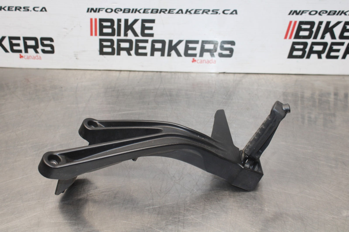 17-21 KTM RC 390 RIGHT REAR BACK PASSENGER PEG BB442