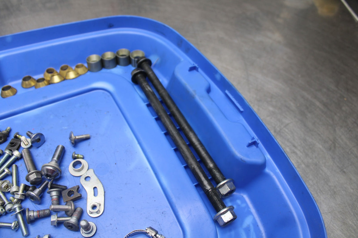 17 YAMAHA YZF R6 MOUNTING BOLTS HARDWARE SCREWS BB922