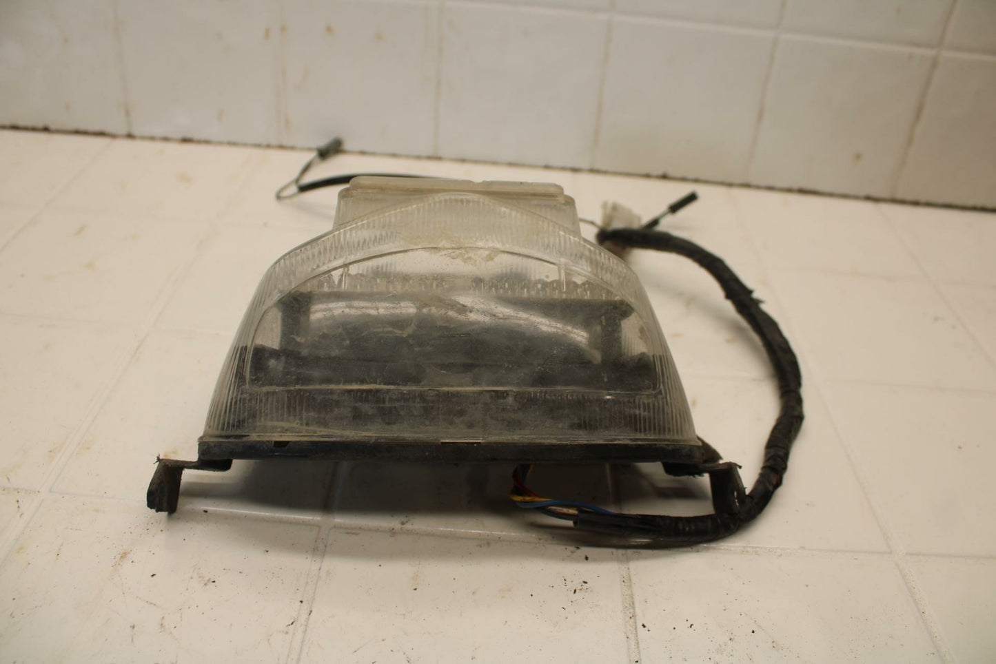 01-02 SUZUKI GSXR750 REAR TAIL TAILLIGHT BACK BRAKE LIGHT BB402