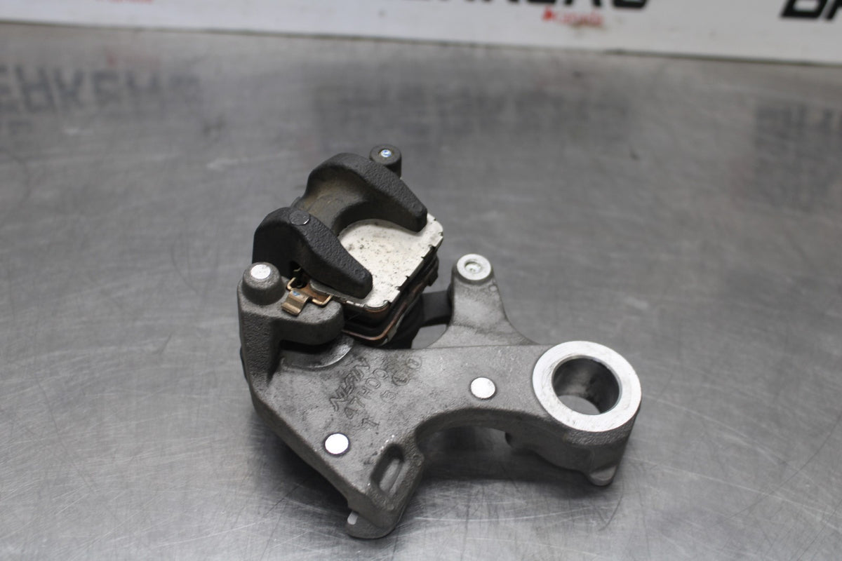 15-26 SUZUKI GSXR600 REAR BACK BRAKE CALIPER W MOUNT BRACKET BB888