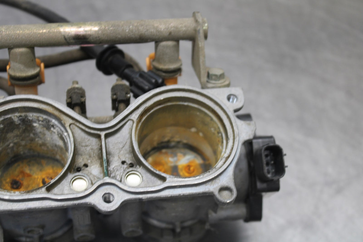 05-06 HONDA CBR600RR MAIN FUEL INJECTORS / THROTTLE BODIES BB893