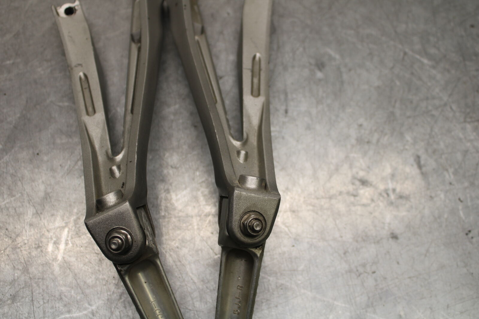 07-08 YAMAHA YZF R1 REAR BACK PASSENGER PEG SET PAIR BB724
