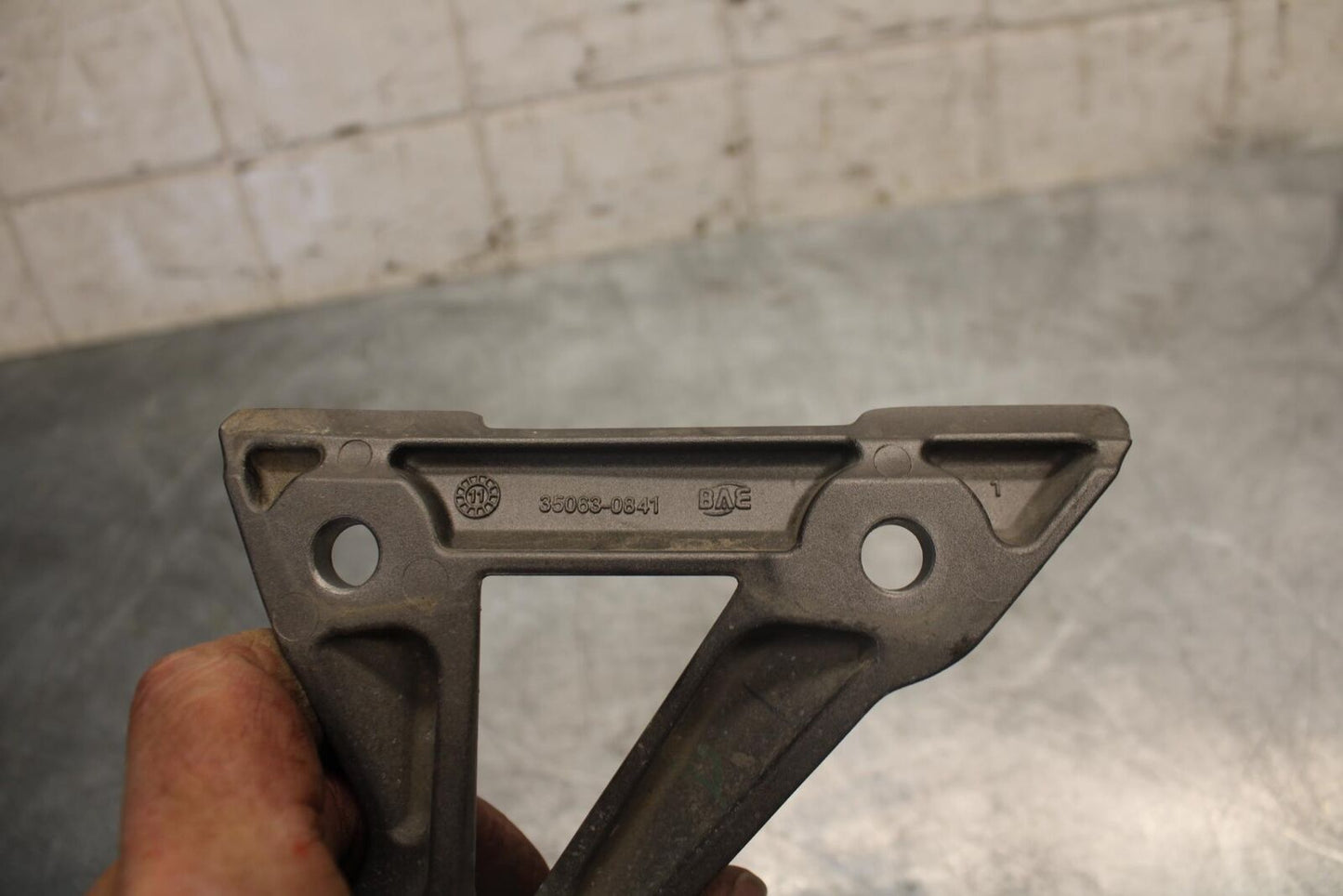 2015 Kawasaki Ninja 300 EX300B ABS LEFT REAR BACK PASSENGER PEG BRACKET BB518