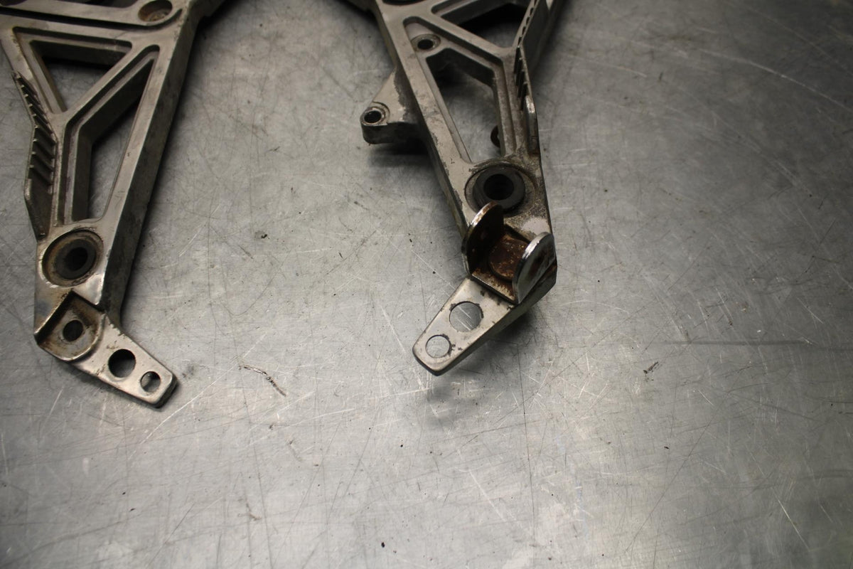 84-85 YAMAHA FJ1100 LEFT RIGHT REARSET REAR SET DRIVER PEG BRACKETS MOUNTS BB29