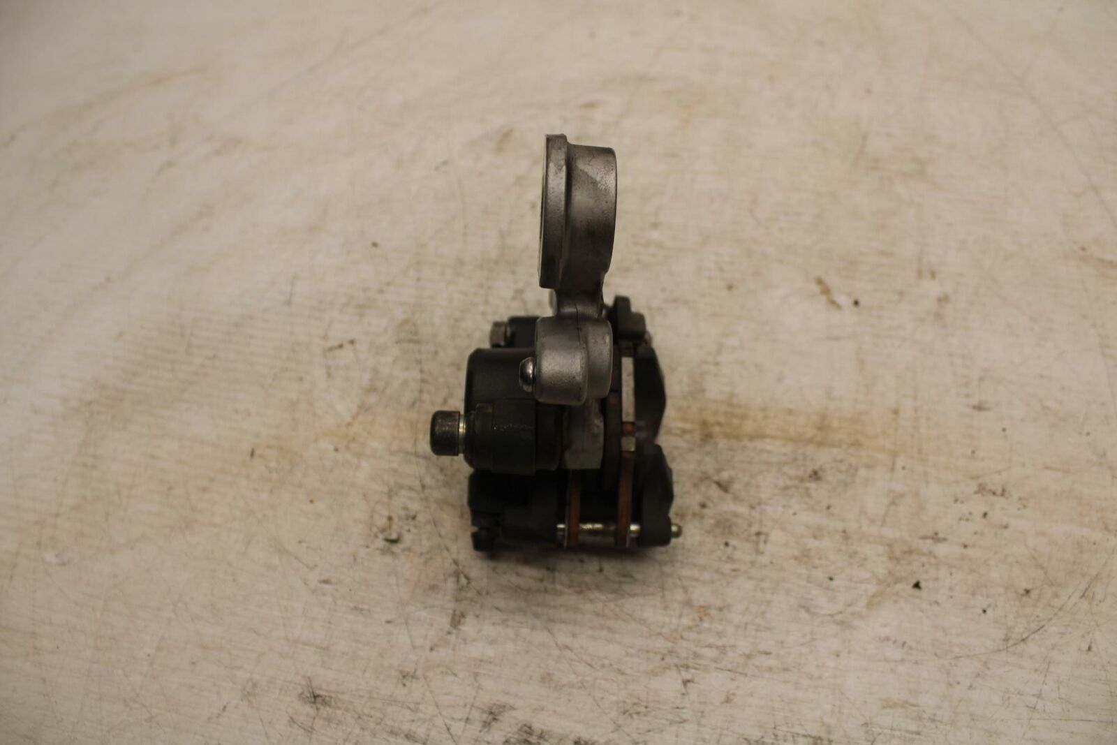 16-21 YAMAHA XSR900 REAR BACK BRAKE CALIPER W MOUNT BRACKET BB362