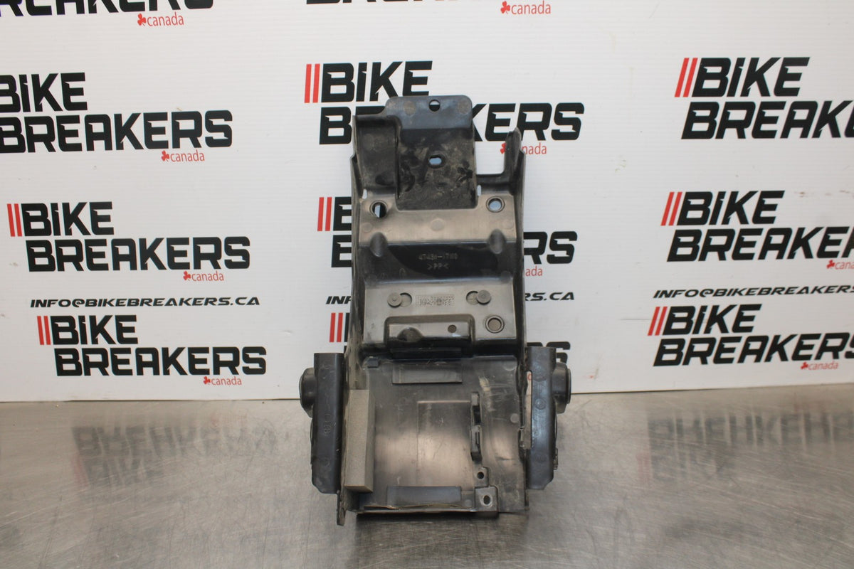 24-25 SUZUKI GSXR1000 REAR BACK TAIL UNDERTAIL BATTERY TRAY PLASTIC BB767