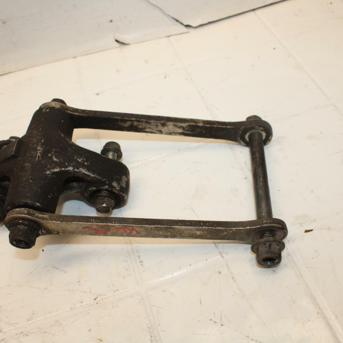 04-05 SUZUKI GSXR750 REAR DOGBONE SHOCK LINKAGE LINK 62600-35880 BB11