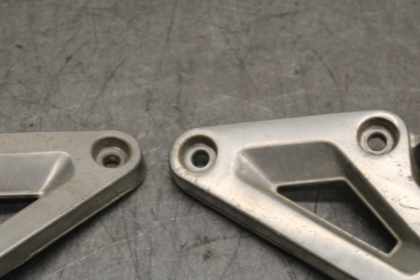 82-83 HONDA V45 MAGNA REAR PASSENGER FOOT STEP PEG BB107