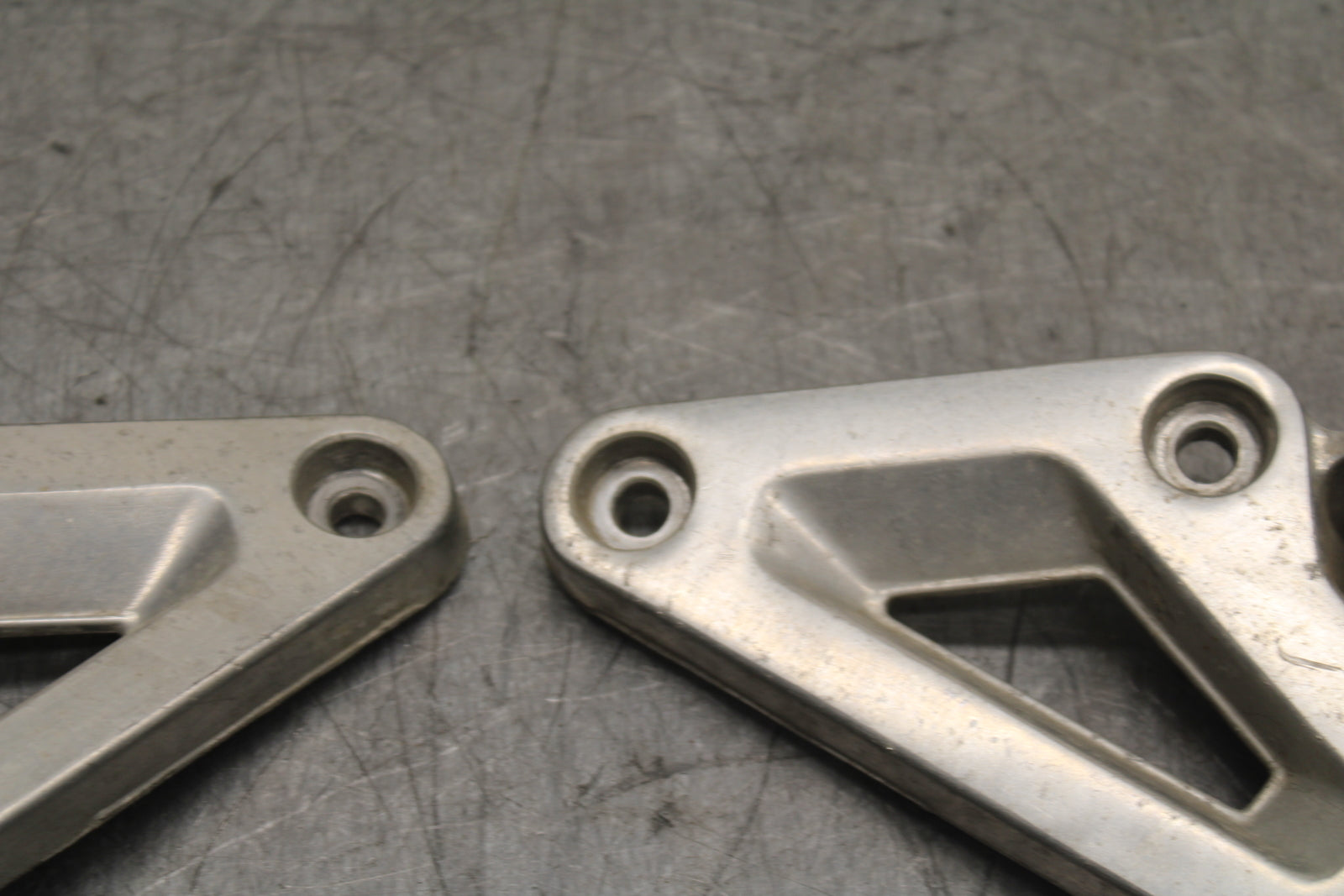 82-83 HONDA V45 MAGNA REAR PASSENGER FOOT STEP PEG BB107