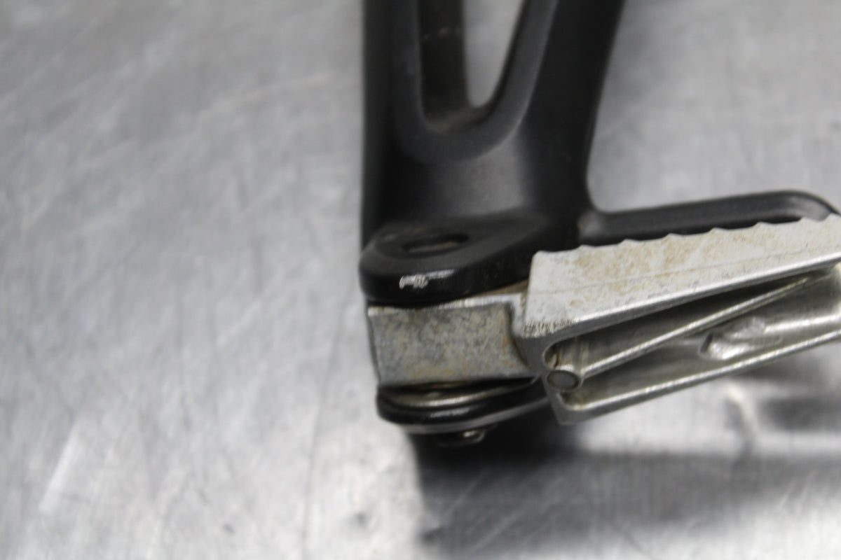 09 SUZUKI GSXR600 REAR BACK PASSENGER PEG SET PAIR BB759