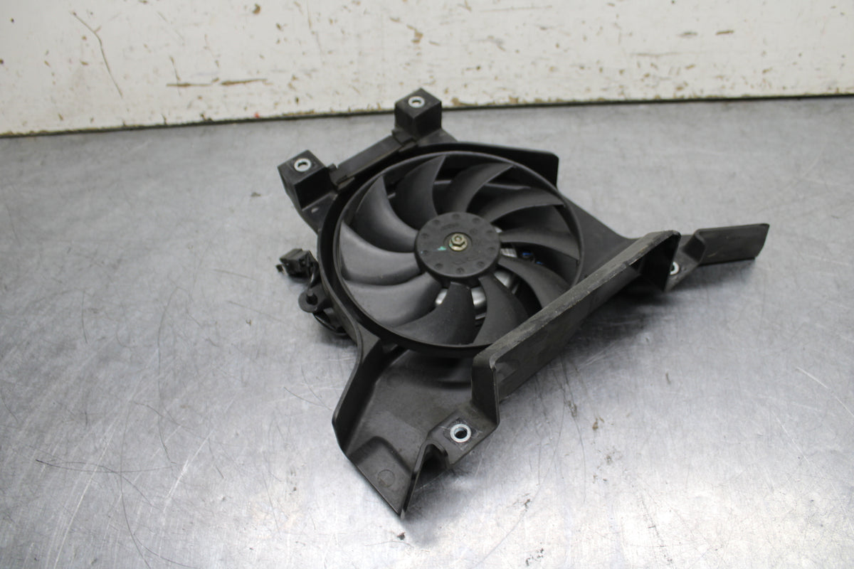 19-22 KAWASAKI Z400 ENGINE RADIATOR COOLING FAN BB738