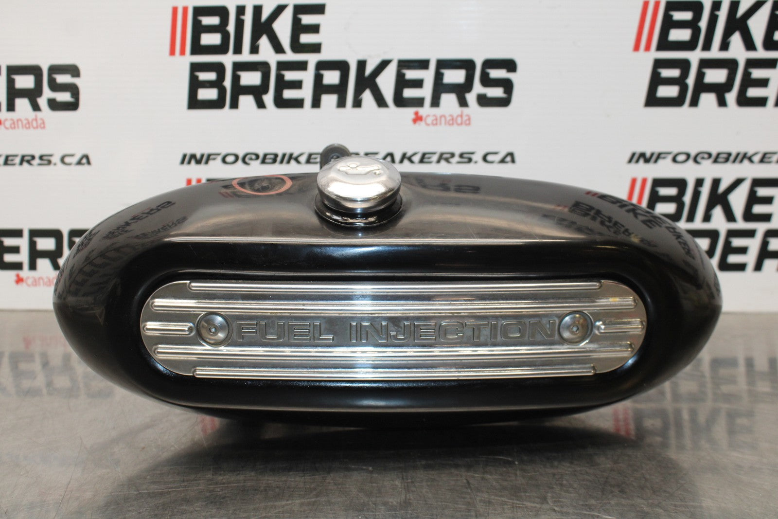 05 TRIUMPH ROCKET III ENGINE OIL TANK PAN BOX BB186