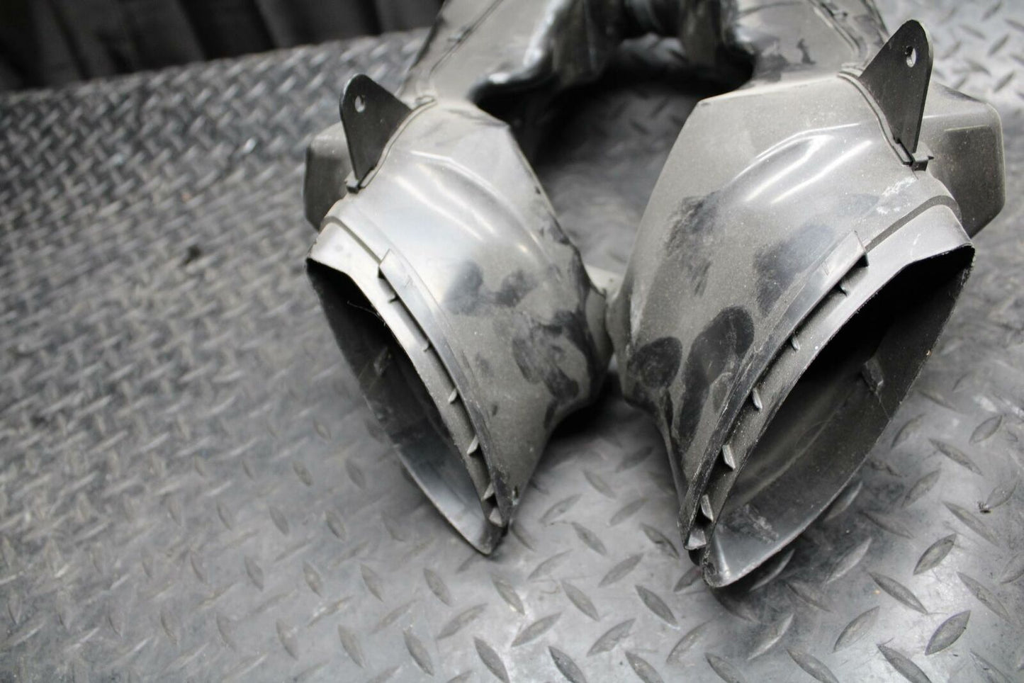 09-11 SUZUKI GSXR1000 RIGHT LEFT AIR INTAKE DUCTS RUBBER SEAL BB205