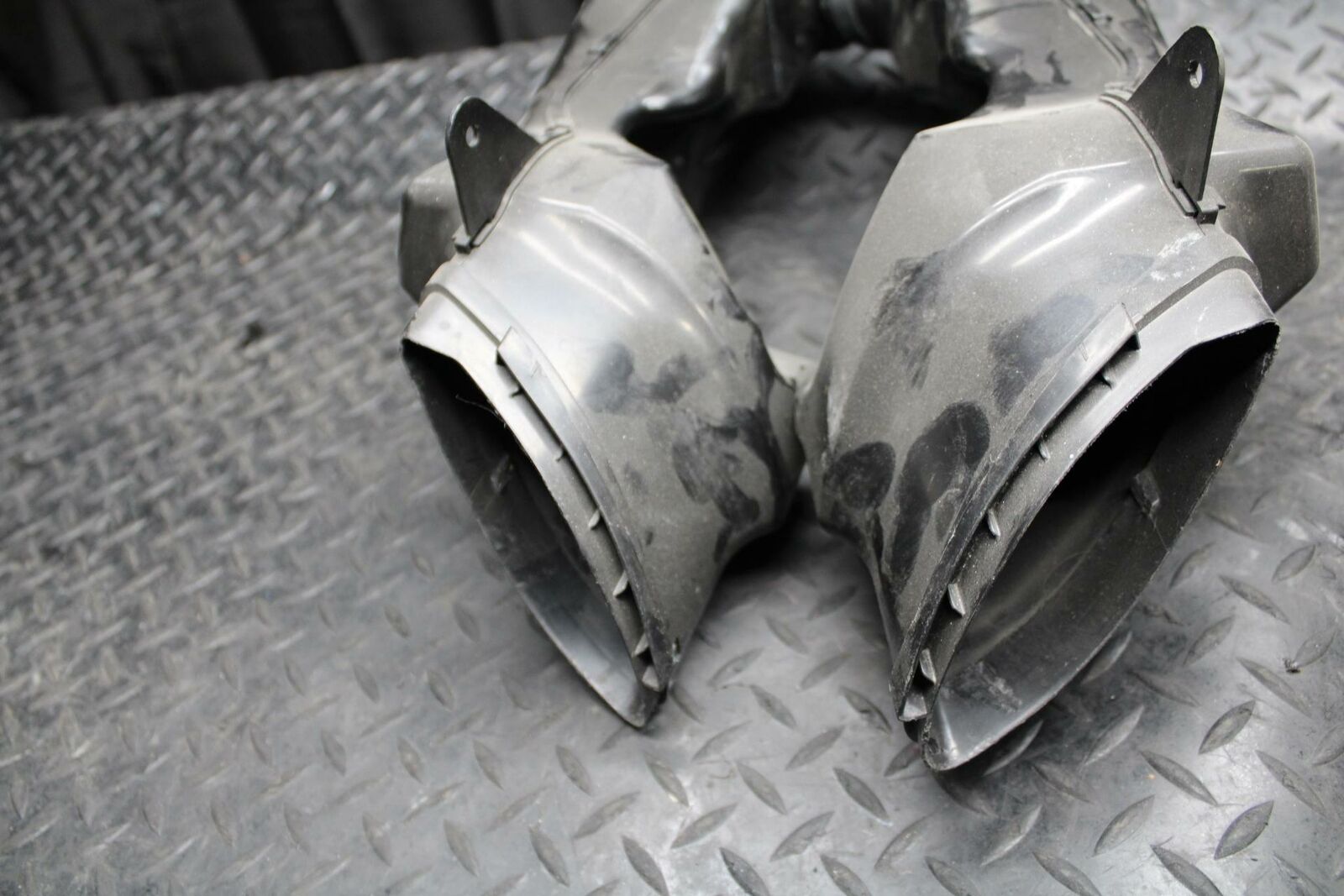 09-11 SUZUKI GSXR1000 RIGHT LEFT AIR INTAKE DUCTS RUBBER SEAL BB205