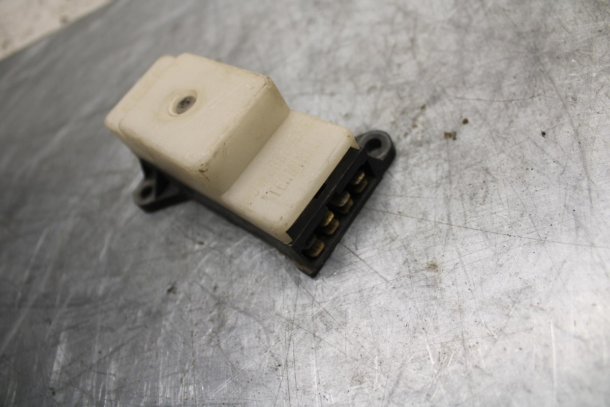 91-92 SUZUKI GSXR750 M  RELAY ASSEMBLY FUSE BOX BB493