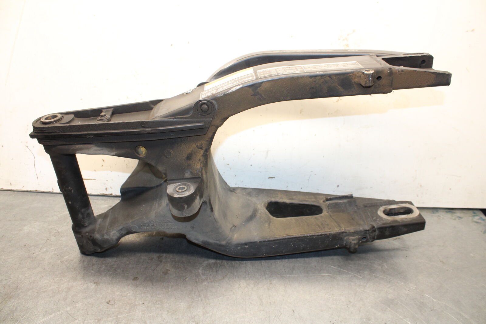 07-12 HONDA CBR600RR REAR SWINGARM BACK SUSPENSION SWING ARM 52200-MFJ-D00 BB672
