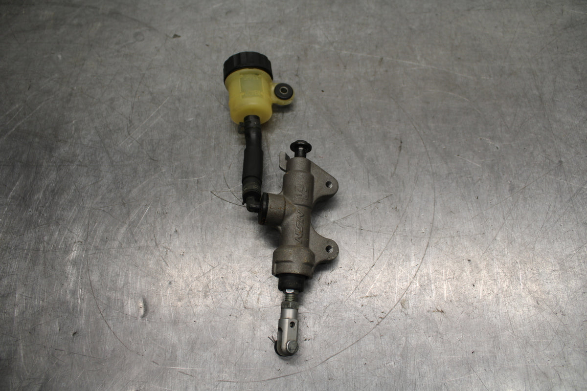 08-16 YAMAHA YZF R6 REAR BACK BRAKE MASTER CYLINDER W RESERVOIR BB127