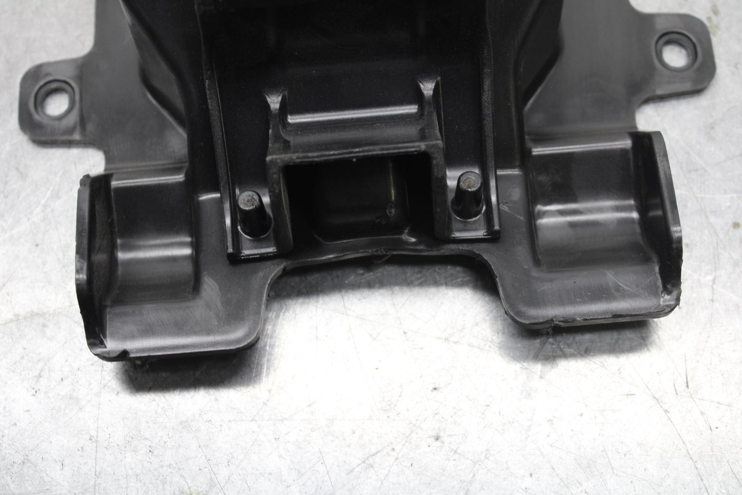 20-23 APRILIA RS660 RBATTERY TRAY PLASTIC BB643