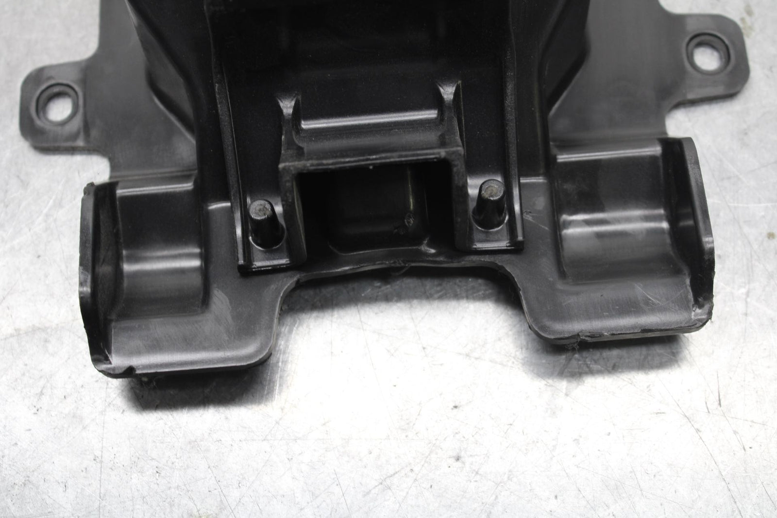 20-23 APRILIA RS660 RBATTERY TRAY PLASTIC BB643
