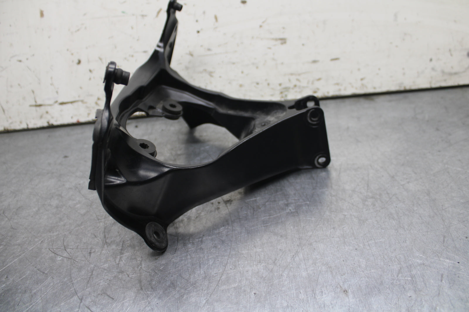 06-07 SUZUKI GSXR750 OEM UPPER FAIRING MIRROR GAUGES STAY BRACKET BB110