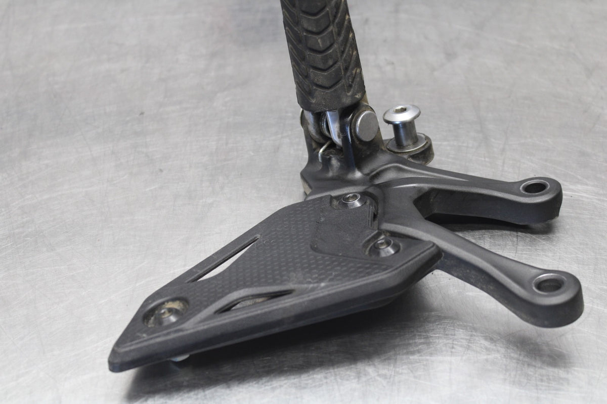 25 KAWASAKI Z900 LEFT REARSET REAR SET DRIVER FOOT PEG REST STOP BB928