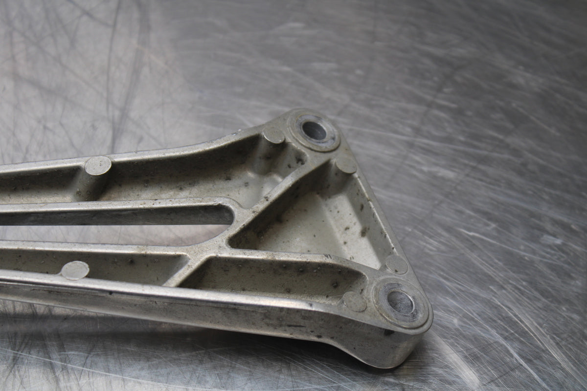 98-05 HONDA SUPER HAWK 1000 VTR1000F REAR BACK PASSENGER PEG SET PAIR BB152