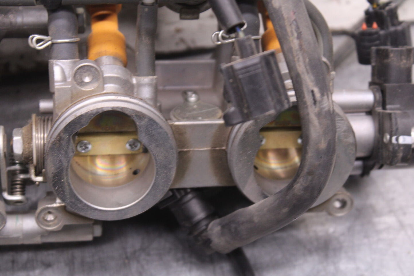 09-15 YAMAHA FZ6R MAIN FUEL INJECTORS / THROTTLE BODIES 36P-13750-10-00 BB719