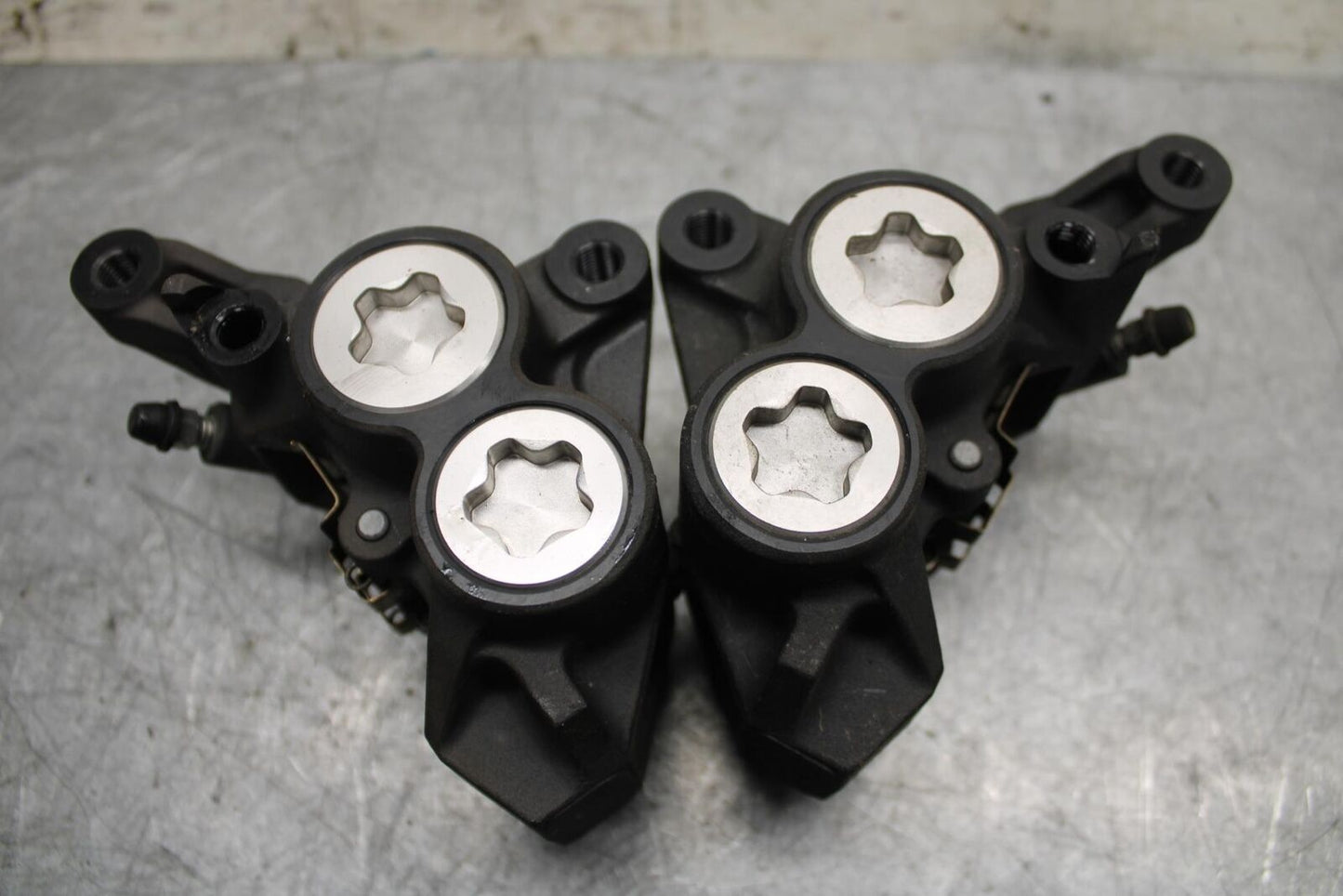 2015 Yamaha FZ07 RIGHT LEFT FRONT BRAKE CALIPER SET PAIR CALIPERS BB531