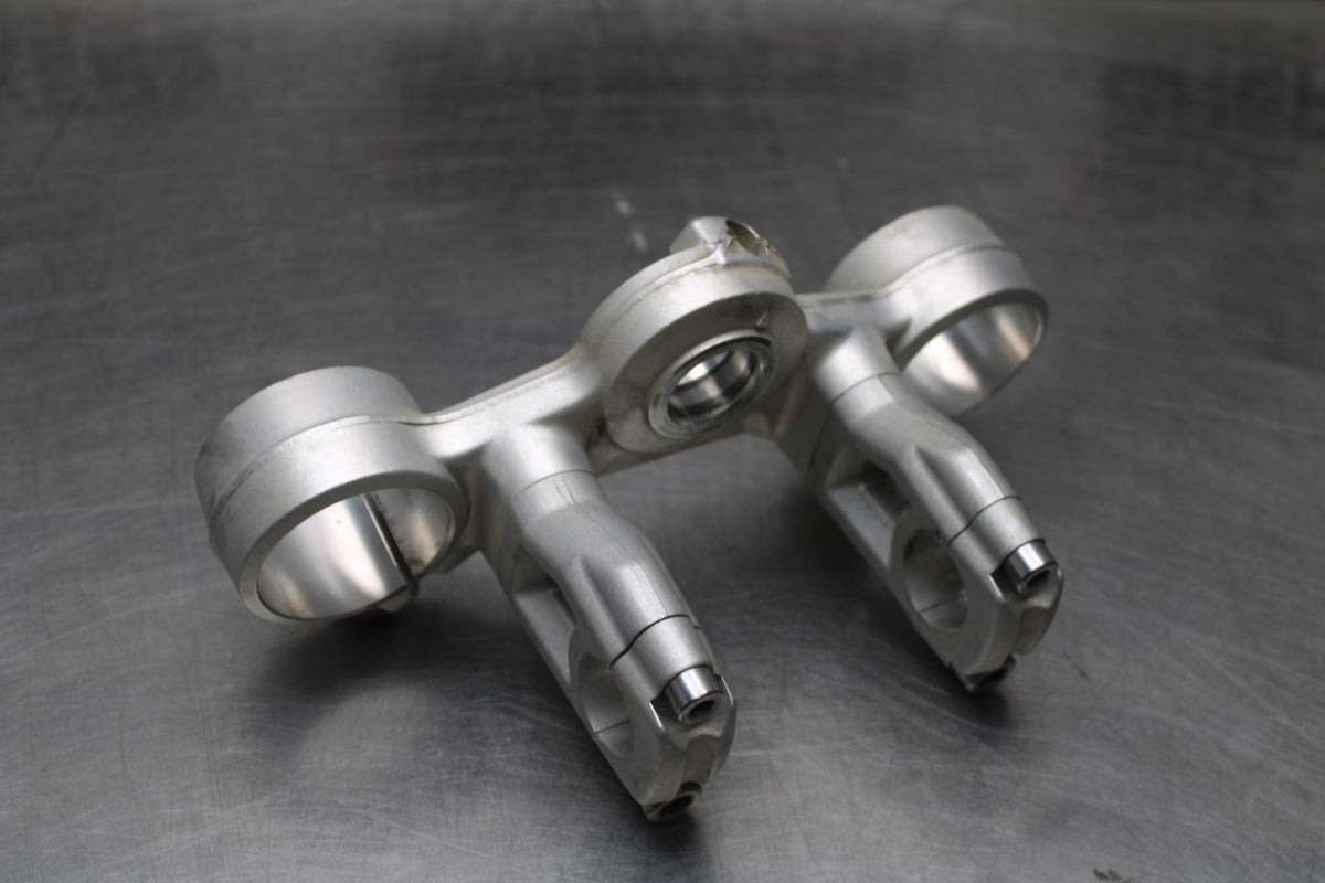 15 TRIUMPH TIGER 800 FORKS UPPER TRIPLE TREE CLAMP BB873